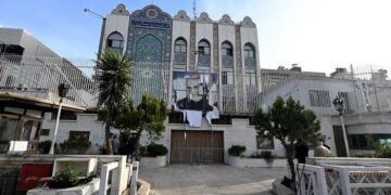 Iran Pulangkan 4.000 Warganya dari Suriah Setelah Jatuhnya Rezim Assad