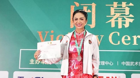 Dari Panggung Musik ke Arena Wushu, Krisdayanti Raih Medali Perak di China