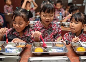 Dari Sendok Hingga Air Galon: Langkah Korektif Pemerintah Jaga Kualitas MBG