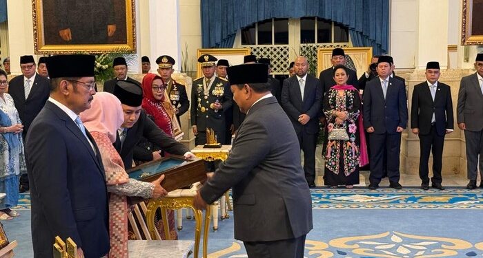 Pak Harto dan Gus Dur Dianugerahi Pahlawan Nasional Bersama 8 Tokoh Besar Lainnya