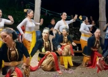 Seni Menembus Cuaca: PWI Jakarta Sukseskan Pagelaran Budaya di Gunung Padang