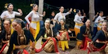Seni Menembus Cuaca: PWI Jakarta Sukseskan Pagelaran Budaya di Gunung Padang