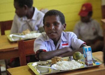 MBG Dorong Anak-Anak Papua Lebih Rajin Sekolah, Guru Nilai Konsentrasi Belajar Meningkat