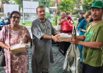Hujan Tak Halangi Harmoni, Komunitas India Surabaya Berbagi di Ramadan