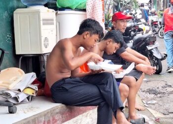 Banjir Rendam Pejaten Timur, Warga Akui MBG Ringankan Beban di Tengah PJJ