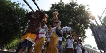 Saat Nyepi Berdekatan dengan Lebaran, Melasti di Kediri Jadi Simbol Persatuan