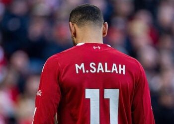 Mohamed Salah Tinggalkan Liverpool Lebih Cepat, Akhiri Era Gemilang dan Warisan Sosial di Anfield