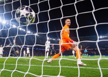 Jorgensen Blunder, PSG Hajar Chelsea 5-2 di Parc des Princes
