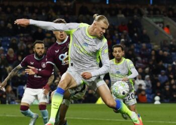 Tekuk Burnley 1-0, Man City Salip Arsenal di Puncak Klasemen