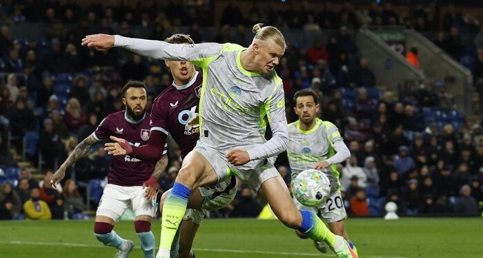 Tekuk Burnley 1-0, Man City Salip Arsenal di Puncak Klasemen