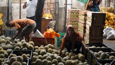 Pedagang Pasar Gede Raup Berkah MBG, Melon Laku Hingga 4 Ton