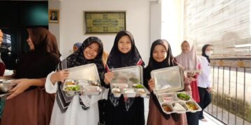 Santri Pesantren di Karanganyar Rasakan Manfaat MBG untuk Kebutuhan Gizi