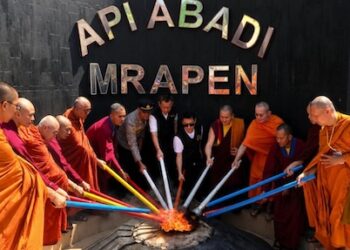 Api Dharma dari Mrapen Mulai Dikarak ke Borobudur, Simbol Cahaya Kebijaksanaan Waisak 2026