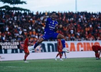 Kericuhan Warnai El Clasico, Persib Menang dan Kukuh di Puncak, Persija Pupus