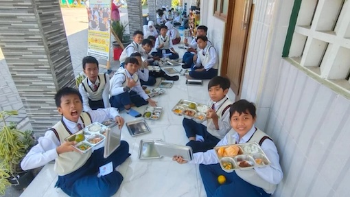 MBG Hadir di SD Almadany, Tak Sekadar Makan Gratis Tapi Ruang Pembelajaran Baru