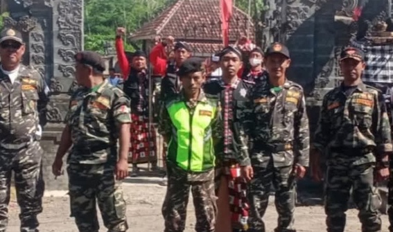 Potret Harmoni di Banyuwangi, Banser Bantu Amankan Perayaan Galungan-Kuningan