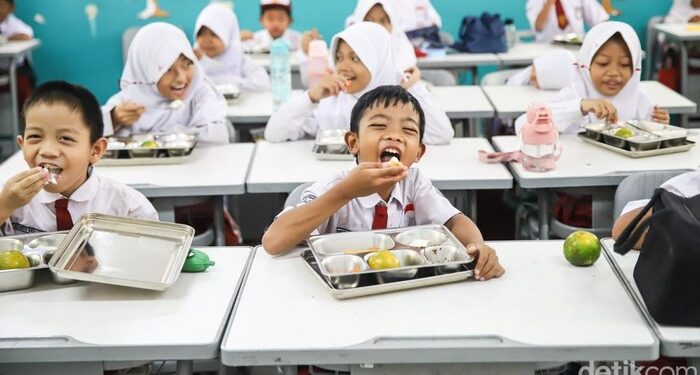 Pemerintah Tegaskan Program MBG Tetap Berjalan, Moratorium Hanya Berlaku untuk SPPG Baru