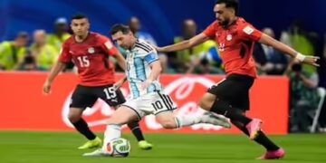 Tertinggal 0-2, Dibantu Wasit? Argentina Comeback Singkirkan Mesir 3-2