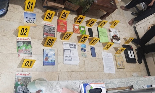 Densus 88 Tangkap Dua Terduga Penyebar Narasi Radikal via Medsos di Ciamis dan Lampung