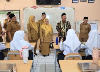 MPLS Ramah Anak di Gresik Diwarnai Peluncuran Sekolah Moderasi Beragama dan Peninjauan MBG
