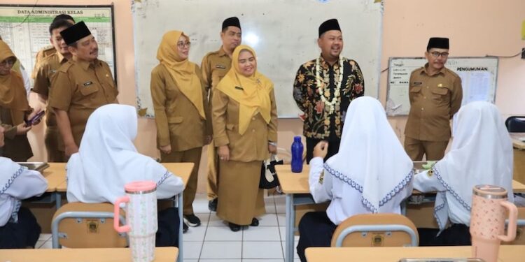 MPLS Ramah Anak di Gresik Diwarnai Peluncuran Sekolah Moderasi Beragama dan Peninjauan MBG