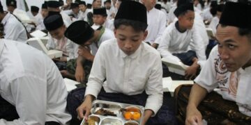 Menag Minta MBG Lebih Menyasar Pesantren, Libatkan Ekosistem Santri