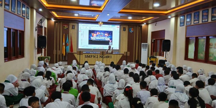 Hari Pertama Sekolah, Ratusan Siswa SMPN 2 Ngawi Ikuti Edukasi Pencegahan Ekstremisme