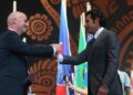 Luis Figo Desak Gianni Infantino Mundur dari Kursi Presiden FIFA
