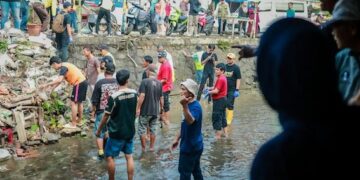 Lintas Agama Bersihkan Sungai Cibalok, Warga Bogor Tunjukkan Toleransi Lewat Aksi Nyata