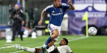 Como 1907 Hancurkan Manchester United 4-1, Nico Paz Cetak Brace di Liga Champions