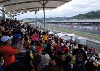 Ribuan Penonton Menyerbu Mandalika di Hari Kedua Race, Waspada Potensi Gangguan Keamanan di Balik Euforia